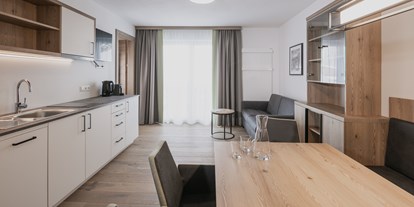 Hotels an der Piste - Ramsau am Dachstein - Wohn.- und Essbereich Appartement Suite - FIRSTpeak Zauchensee
