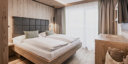 Hotels an der Piste - Skikurs direkt beim Hotel: für Kinder - Salzburg - Schlafzimmer Appartement Suite - FIRSTpeak Zauchensee
