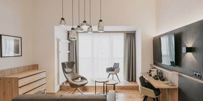 Hotels an der Piste - Preisniveau: gehoben - Katschberghöhe - Wohnbereich Panorama Suite - FIRSTpeak Zauchensee