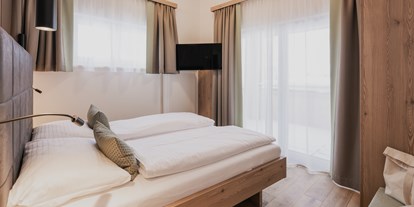 Hotels an der Piste - Hallenbad - Filzmoos (Filzmoos) - Schlafzimmer Panorama Suite - FIRSTpeak Zauchensee