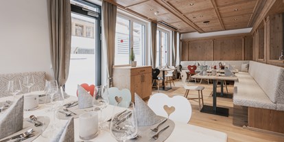 Hotels an der Piste - Hotel-Schwerpunkt: Skifahren & Ruhe - Pongau - Unsere Lärchenstube im Restaurant - FIRSTpeak Zauchensee