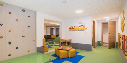Hotels an der Piste - Parkplatz: kostenlos in Gehweite - Wagrain - Kinderspielraum - FIRSTpeak Zauchensee