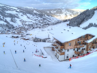 Hotels an der Piste - Preisniveau: moderat - Oberndorf in Tirol - Skiurlaub direkt an der Skipiste am Zwölferkogel in Hinterglemm - Ferienwohnungen Perfeldhof