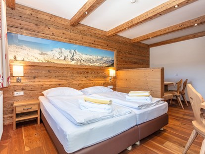 Hotels an der Piste - Skiraum: Skispinde - Mittersill - Zimmerbeispiel der Ferienwohnung "Galerie" im Dachgeschoss - Ferienwohnungen Perfeldhof
