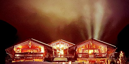Hotels an der Piste - Ski-In Ski-Out - Dienten am Hochkönig - Almdorf Flachau by night - Almdorf Flachau