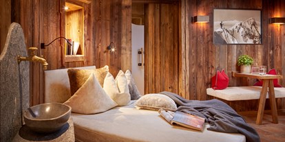 Hotels an der Piste - Ski-In Ski-Out - Dorfgastein - Wellnessliege vor der Sauna - Promi Alm Flachau
