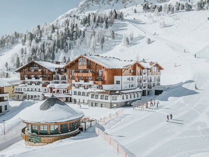 Hotels an der Piste - Skiraum: videoüberwacht - Ramsau am Dachstein - Hotel Schneider Außenansicht - Hotel Schneider ****superior