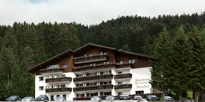 Hotels an der Piste - Hotel-Schwerpunkt: Skifahren & Ruhe - Parpan - Aussenansicht Sommer - Hotel Dieschen