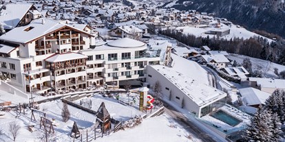 Hotels an der Piste - Pools: Infinity Pool - Skigebiet Serfaus - Fiss - Ladis - Hotel Ansicht Winter - Baby- & Kinderhotel Laurentius