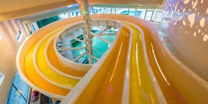 Hotels an der Piste - Pools: Innenpool - Zams - 30 Meter 3-Fach Racer Rutsche sorgt für Spass nach dem Pistenabenteuer - Baby- & Kinderhotel Laurentius