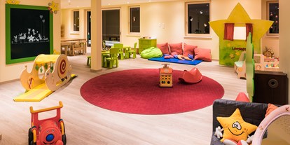 Hotels an der Piste - Hotel-Schwerpunkt: Skifahren & Familie - Umhausen - Kinderbetreuung ab dem 6. Lebenstag - Jeden Tag von 08:30 - 21:00 Uhr - Baby- & Kinderhotel Laurentius