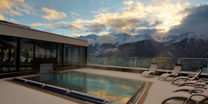 Hotels an der Piste - Pools: Infinity Pool - Serfaus - Außenpool mit Panorama - Baby- & Kinderhotel Laurentius