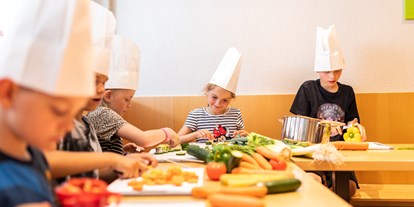 Hotels an der Piste - Hotel-Schwerpunkt: Skifahren & Familie - Umhausen - Kinderkochschule - Baby- & Kinderhotel Laurentius