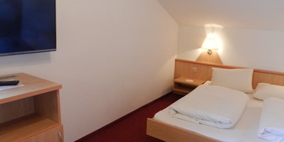 Hotels an der Piste - Rodeln - St. Gallen - Doppel- bis 4-Bett - Familienzimmer DU/WC - TV  - Hotel Pizzeria Mittenwald Flumserberg Tannenheim