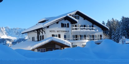 Hotels an der Piste - Rodeln - St. Gallen - Direkt an der Piste gelegen / neben Hallenbad m. Sauna & Solarium - Hotel Pizzeria Mittenwald Flumserberg Tannenheim