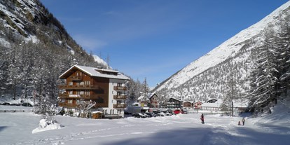 Hotels an der Piste - Sonnenterrasse - Saas-Fee - Skifahrt zum Hotel - Hotel Sport