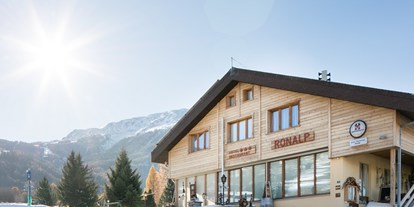 Hotels an der Piste - Ski-In Ski-Out - Saas-Fee - Das Hotel-Restaurant Ronalp liegt gleich neben Kinder-Skiparadies - Hotel Ronalp