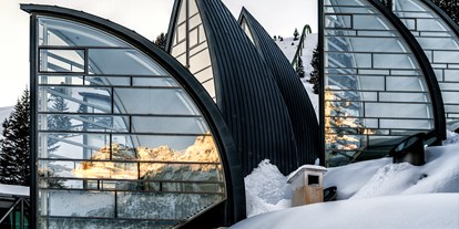Hotels an der Piste - Wellnessbereich - Graubünden - Sicht auf Spa, die Tschuggen Bergoase - Tschuggen Grand Hotel 