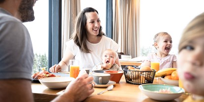 Hotels an der Piste - Verpflegung: All-inclusive - Frühstücken am Familientisch - Familotel Allgäuer Berghof