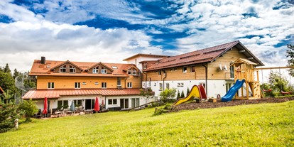 Hotels an der Piste - Pools: Innenpool - Skigebiet Mitterdorf - Hausansicht - Haus Waldeck