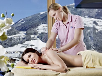 Hotels an der Piste - Pools: Infinity Pool - Fügenberg - Massage- und Beautyangebote - Alpin Family Resort Seetal ****s