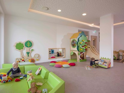 Hotels an der Piste - Suite mit offenem Kamin - Finkenberg - Baby- und Kinderclub - Alpin Family Resort Seetal ****s