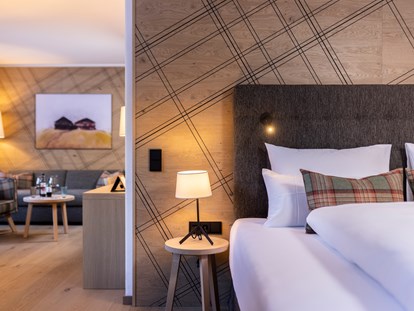 Hotels an der Piste - Hotel-Schwerpunkt: Skifahren & Kulinarik - Renovierte Junior Suiten mit geschickter Aufteilung zwischen Wohn- & Schlafbereich - Defereggental Hotel & Resort