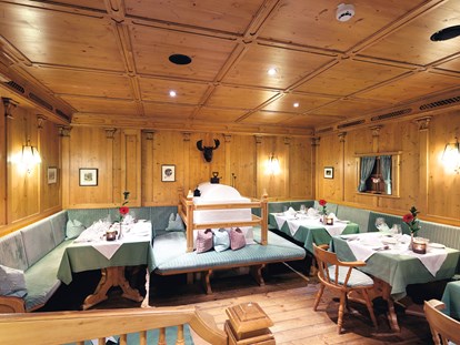 Hotels an der Piste - Skiservice: vorhanden - Sexten - Kulinarisch werden Sie in den Stuben des Restaurants mit einem 4-Gang-Wahlmenü verwöhnt - Defereggental Hotel & Resort