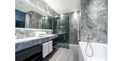 Hotels an der Piste - Award-Gewinner - Suite - bathroom - Hotel Stella - My Dolomites Experience
