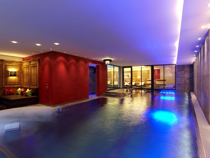 Hotels an der Piste - Pools: Innenpool - Alpin pool 12m lang - Hotel Tirol****alpin spa Ischgl 