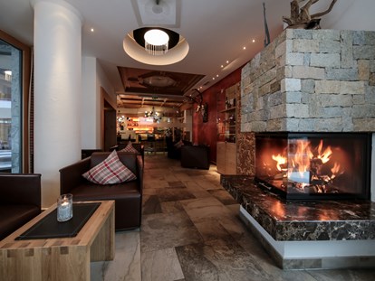 Hotels an der Piste - Skiraum: Skispinde - Panorama Lounge  - Hotel Tirol****alpin spa Ischgl 