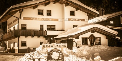 Hotels an der Piste - geführte Skitouren - See (Kappl, See) - www.valrunzhof.com - Valrunzhof direkt am Seilbahncenter 