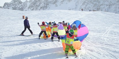 Hotels an der Piste - Skikurs direkt beim Hotel: für Erwachsene - Skigebiet Nauders - Valrunzhof direkt am Seilbahncenter 