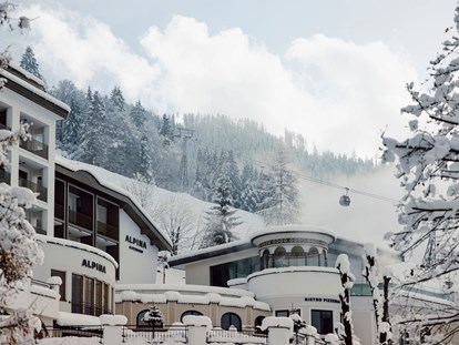 Hotels an der Piste - Hotel-Schwerpunkt: Skifahren & Familie - Alpina Alpendorf - direkt an der Piste & Gondelstation - Alpina Alpendorf