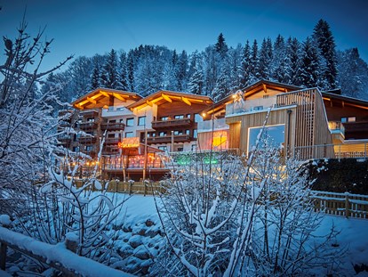 Hotels an der Piste - Pools: Außenpool beheizt - Leogang - THOMSN - Alpine Rock Hotel