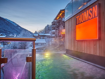 Hotels an der Piste - Wellnessbereich - Kirchberg in Tirol - THOMSN - Alpine Rock Hotel