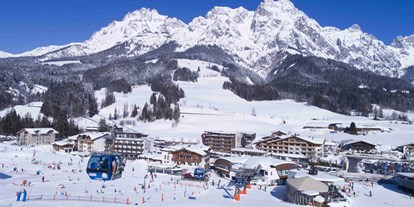 Hotels an der Piste - Skiraum: Skispinde - Mittersill - Außenansicht Winter - Hotel Salzburger Hof Leogang