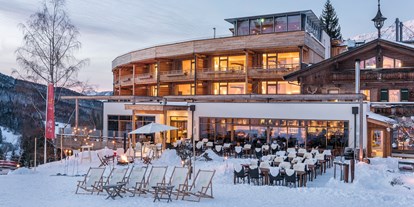 Hotels an der Piste - Klassifizierung: 4 Sterne S - Hochfilzen - Sonnenterrasse mit Sundowner, DJ und gemütliche Winteratmosphäre - Holzhotel Forsthofalm