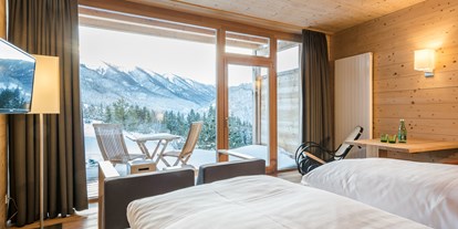 Hotels an der Piste - Suite mit offenem Kamin - Zimmer aus Mondholz mit Blick auf die Berge - Holzhotel Forsthofalm