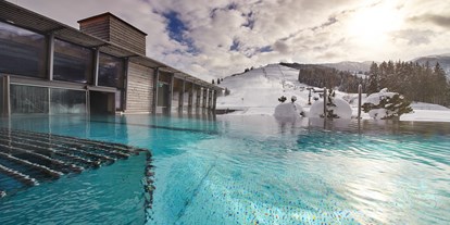 Hotels an der Piste - Skiraum: Skispinde - Mittersill - Ganzjährig beheizter rooftop pool - Holzhotel Forsthofalm