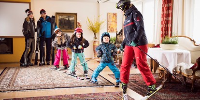Hotels an der Piste - Skikurs direkt beim Hotel: für Kinder - Mittelberg (Mittelberg) - Refugium mit Skifahrern - Hotel Arlberghaus