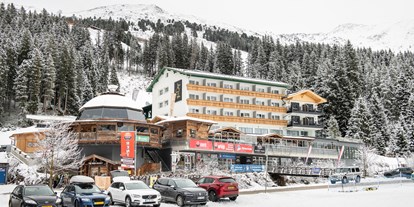 Hotels an der Piste - Kinder-/Übungshang - Mayrhofen (Mayrhofen) - Auf 1.500m bis 2.500m befinden sich 90 Kilometern Fahrspaß und 39 Liftanlagen. Das Berghotel Hochfügen liegt direkt an der Piste und doch ist die Zufahrt mit dem Auto bis vor die Haustür bei uns möglich.  - Berghotel Hochfügen****