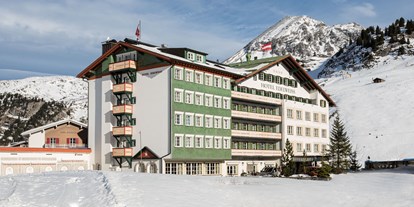 Hotels an der Piste - Skiraum: versperrbar - Schröcken - Aussenansicht Tag - Hotel Edelweiss