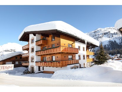 Hotels an der Piste - Skiraum: Skispinde - Hirschegg (Mittelberg) - Hotel Eingang - Hotel Anemone