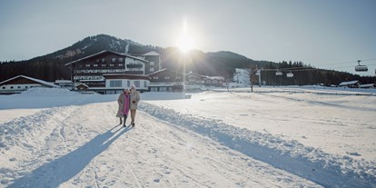 Hotels an der Piste - Skiraum: videoüberwacht - Ramsau am Dachstein - Unsere wunderschöne Landschaft bei einem Winterspaziergang genießen. - Hotel Waldfrieden