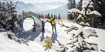 Hotels an der Piste - Skiraum: Skispinde - Kinder auf der Kinderpiste mit Schmidolin - Hotel Sonnblick