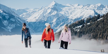 Hotels an der Piste - Hotel-Schwerpunkt: Skifahren & Familie - St. Jakob in Haus - Winterwandern mit Blick auf das Kitzsteinhorn - Hotel Sonnblick