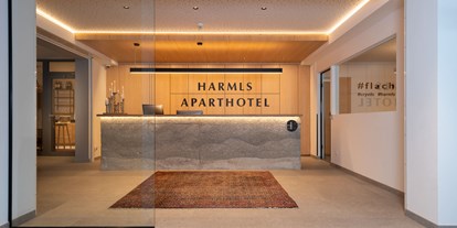Hotels an der Piste - Skiraum: Skispinde - Kleinarl - Rezeption - Harmls Aparthotel