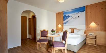 Hotels an der Piste - Wellnessbereich - St. Anton am Arlberg - Doppelzimmer - Hotel Garni Landhaus Strolz