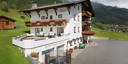 Hotels an der Piste - Skiservice: Skireparatur - Galtür - Sommeransicht - Hotel Garni Landhaus Strolz